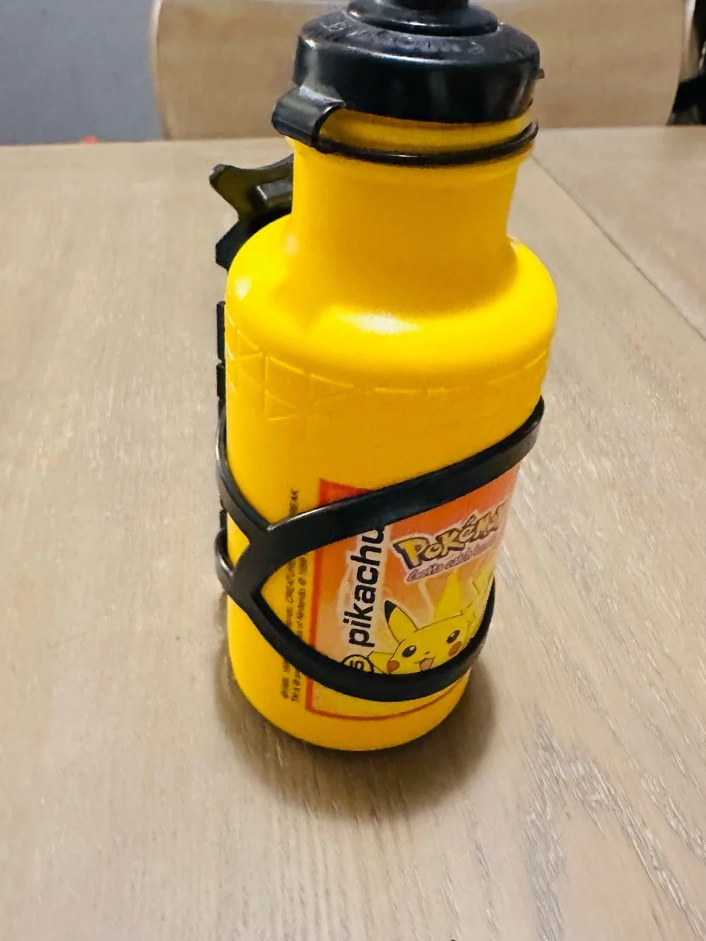 Pokémon Pikachu 22oz Water Bottle with Cage,Mount and screws 1999 Vintage